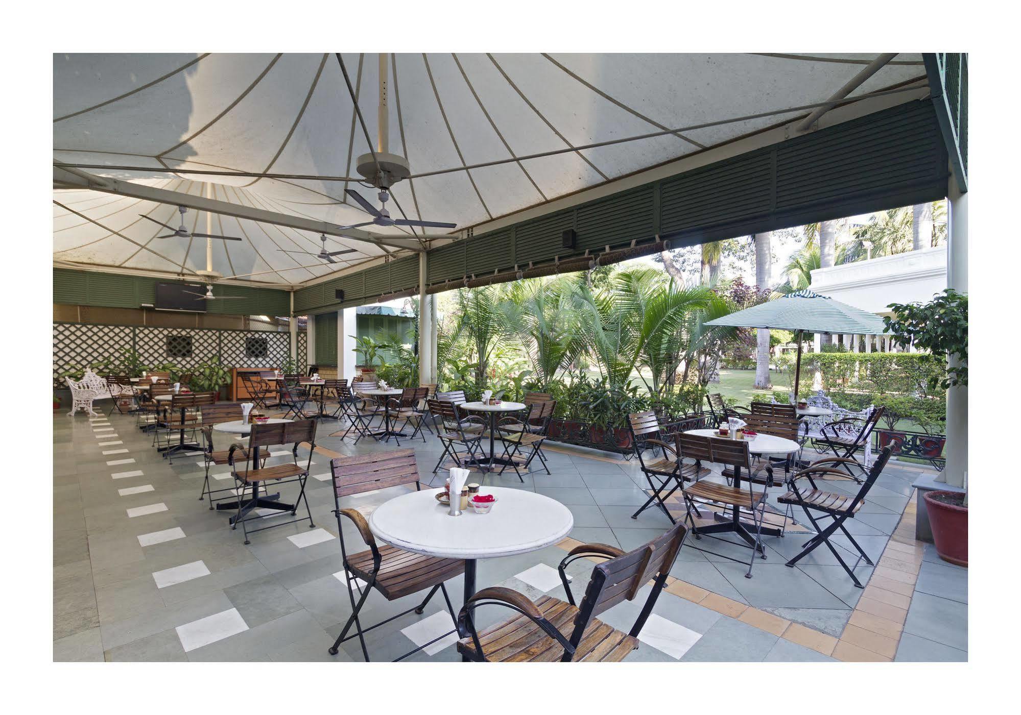 Jehan Numa Palace Hotel Bhopal Exterior foto